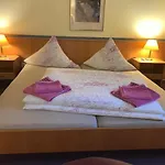 Am Neumarkt Herberg 2*